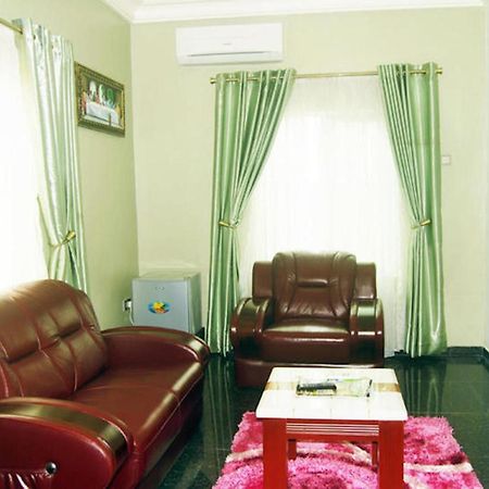 Milestone Hotel Ogombo Buitenkant foto