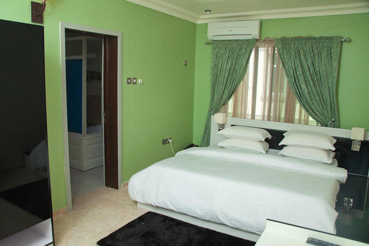 Milestone Hotel Ogombo Buitenkant foto