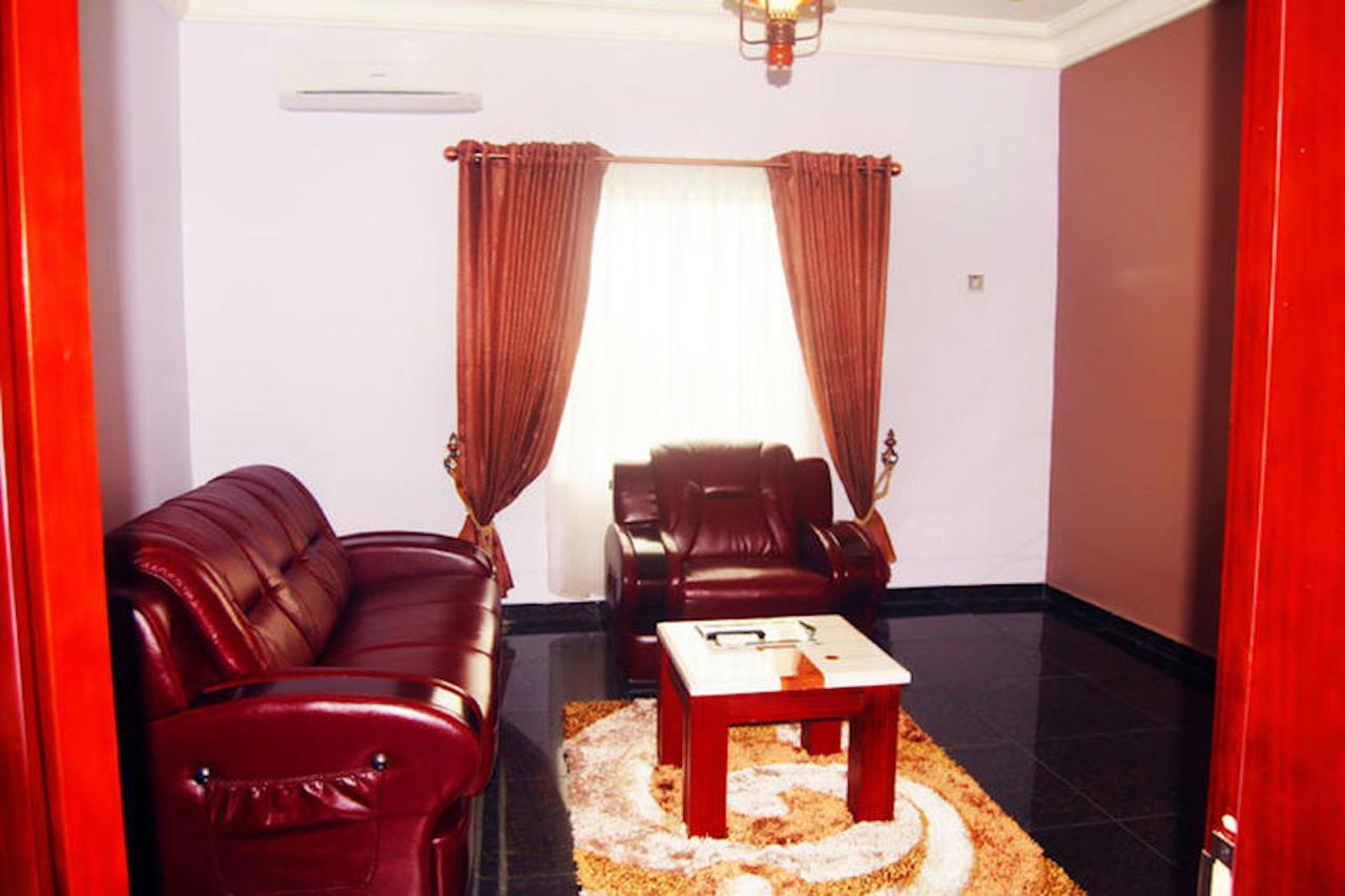 Milestone Hotel Ogombo Buitenkant foto