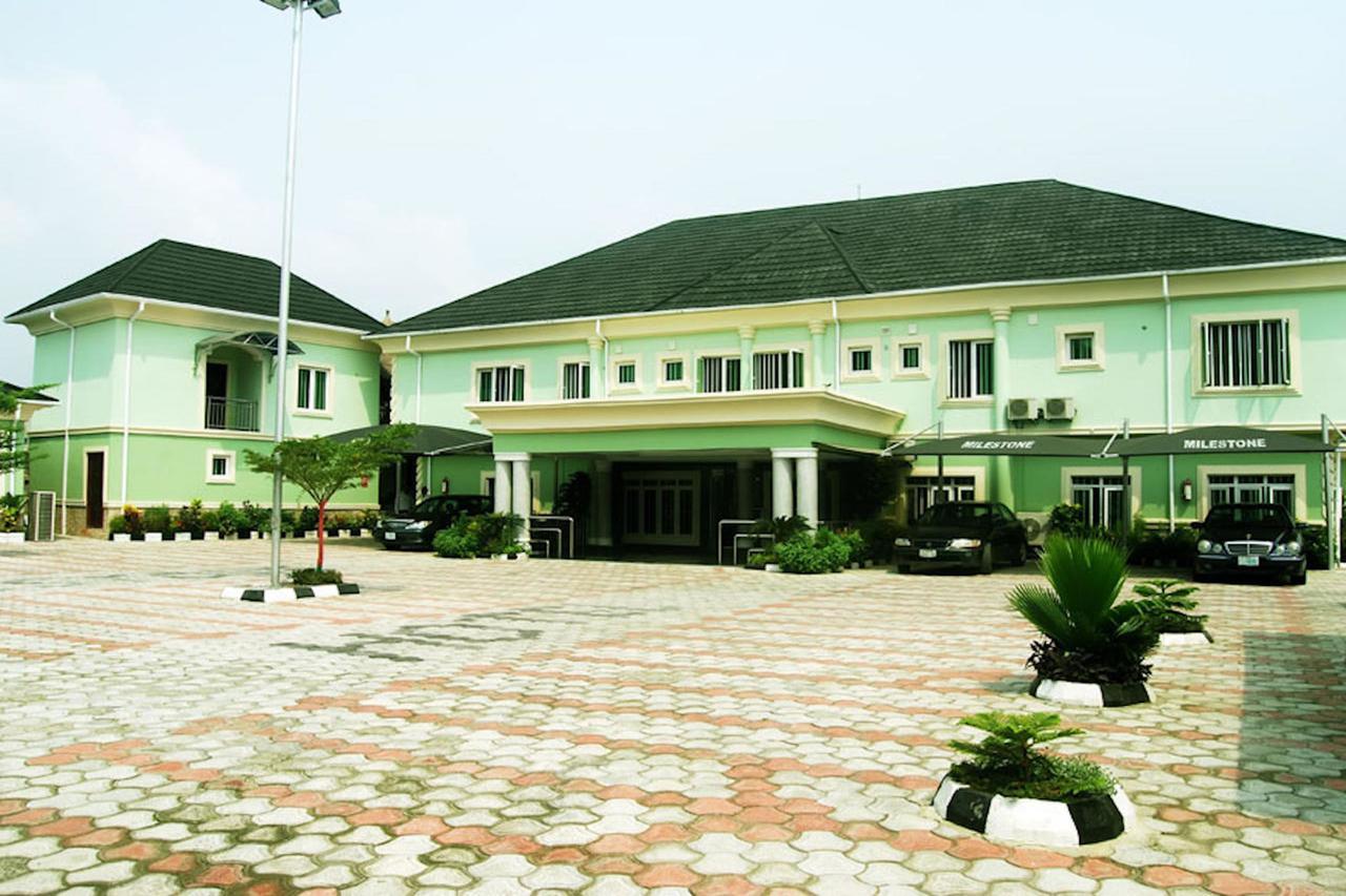Milestone Hotel Ogombo Buitenkant foto