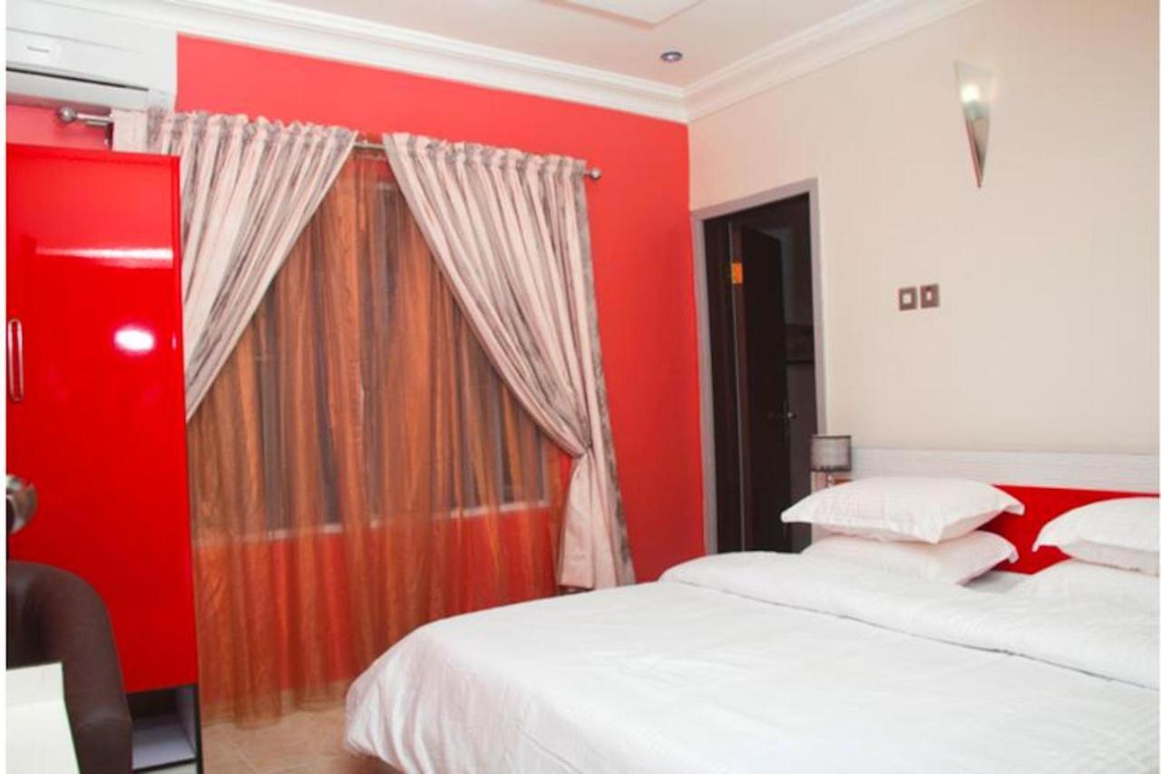 Milestone Hotel Ogombo Buitenkant foto