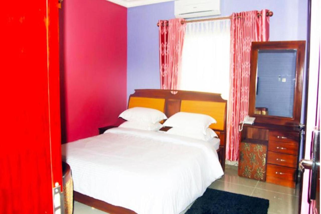 Milestone Hotel Ogombo Buitenkant foto
