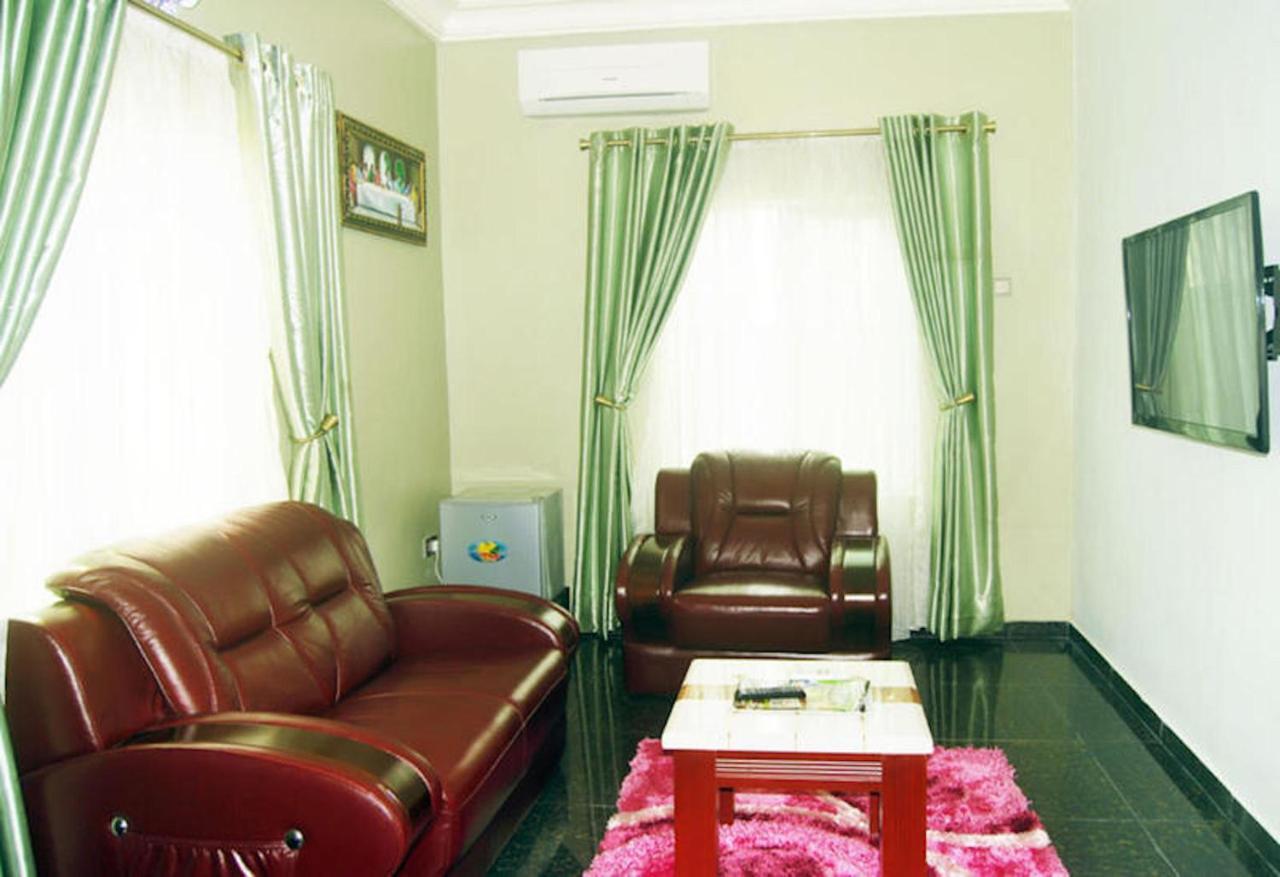 Milestone Hotel Ogombo Buitenkant foto
