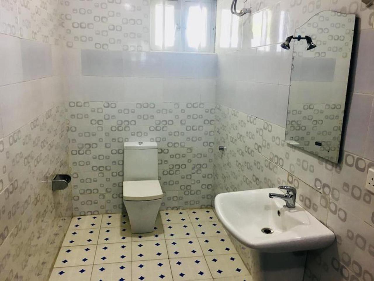 Milestone Hotel Ogombo Buitenkant foto